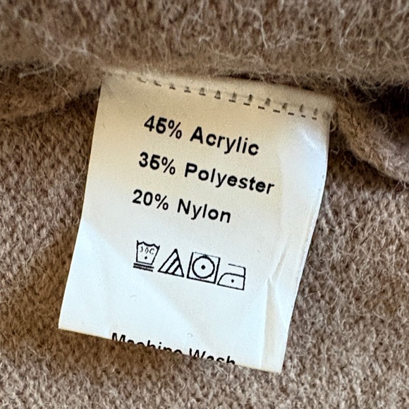 Chic Beige Women's Shawl with Belt - Picture 8 of 13